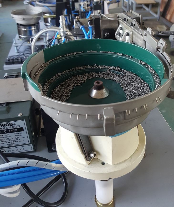 Vibrating Bowl For Screw